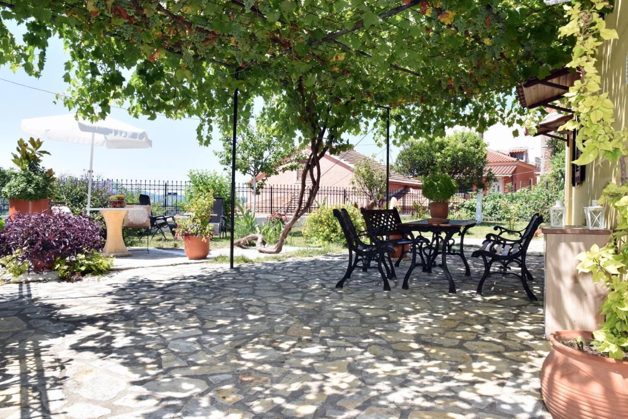 Traditional On The Hillside Of Antiperni Vakantiehuis Antipernoi