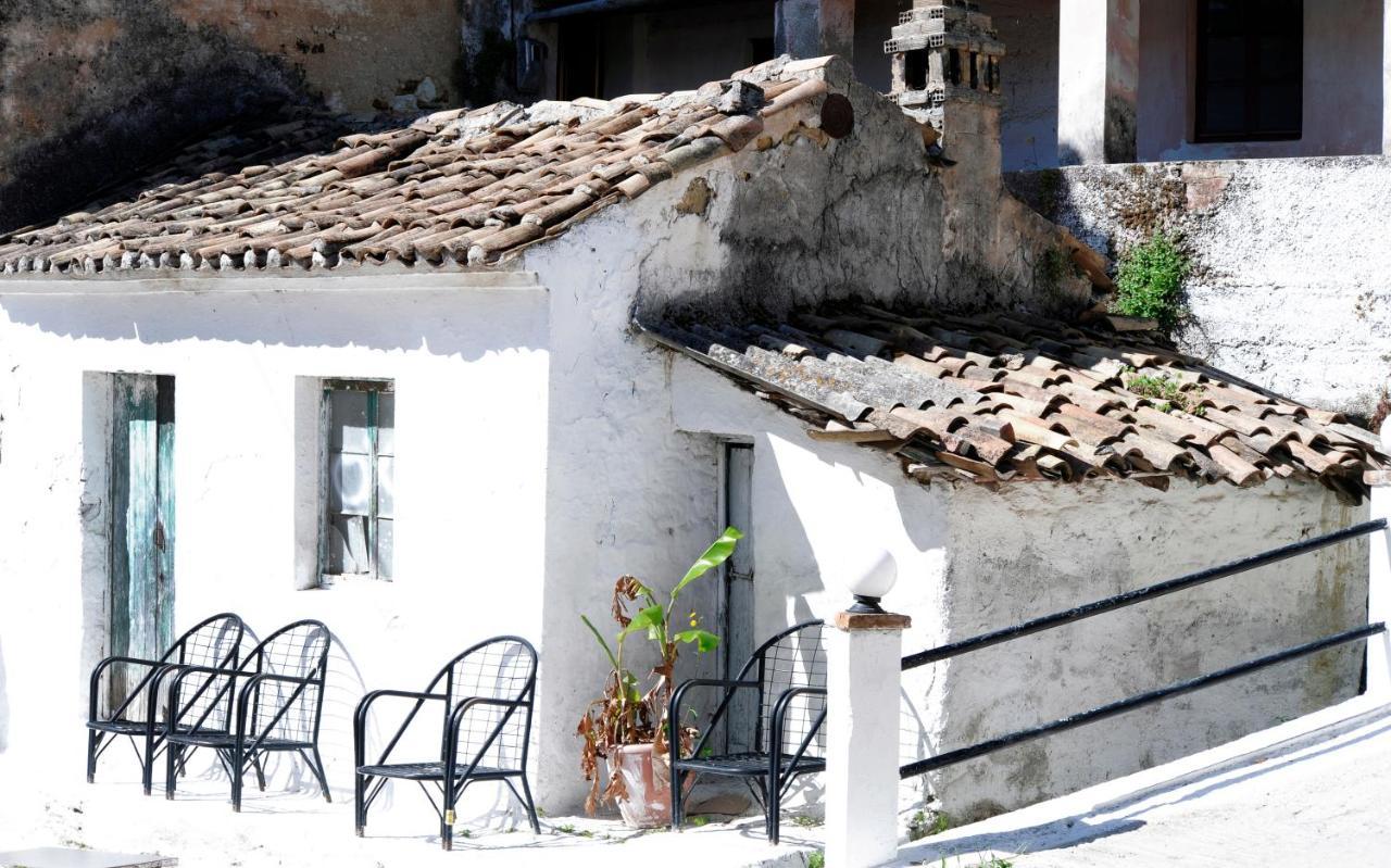 Traditional On The Hillside Of Antiperni Holiday home