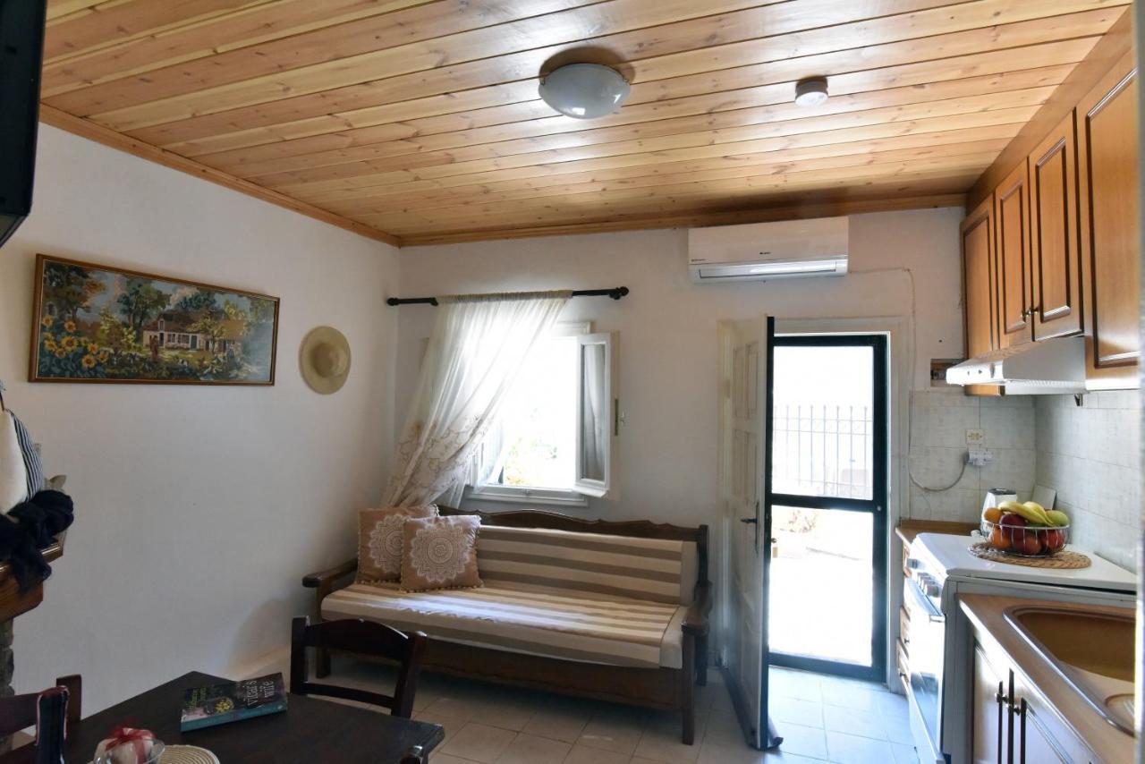 Holiday home Traditional On The Hillside Of Antiperni