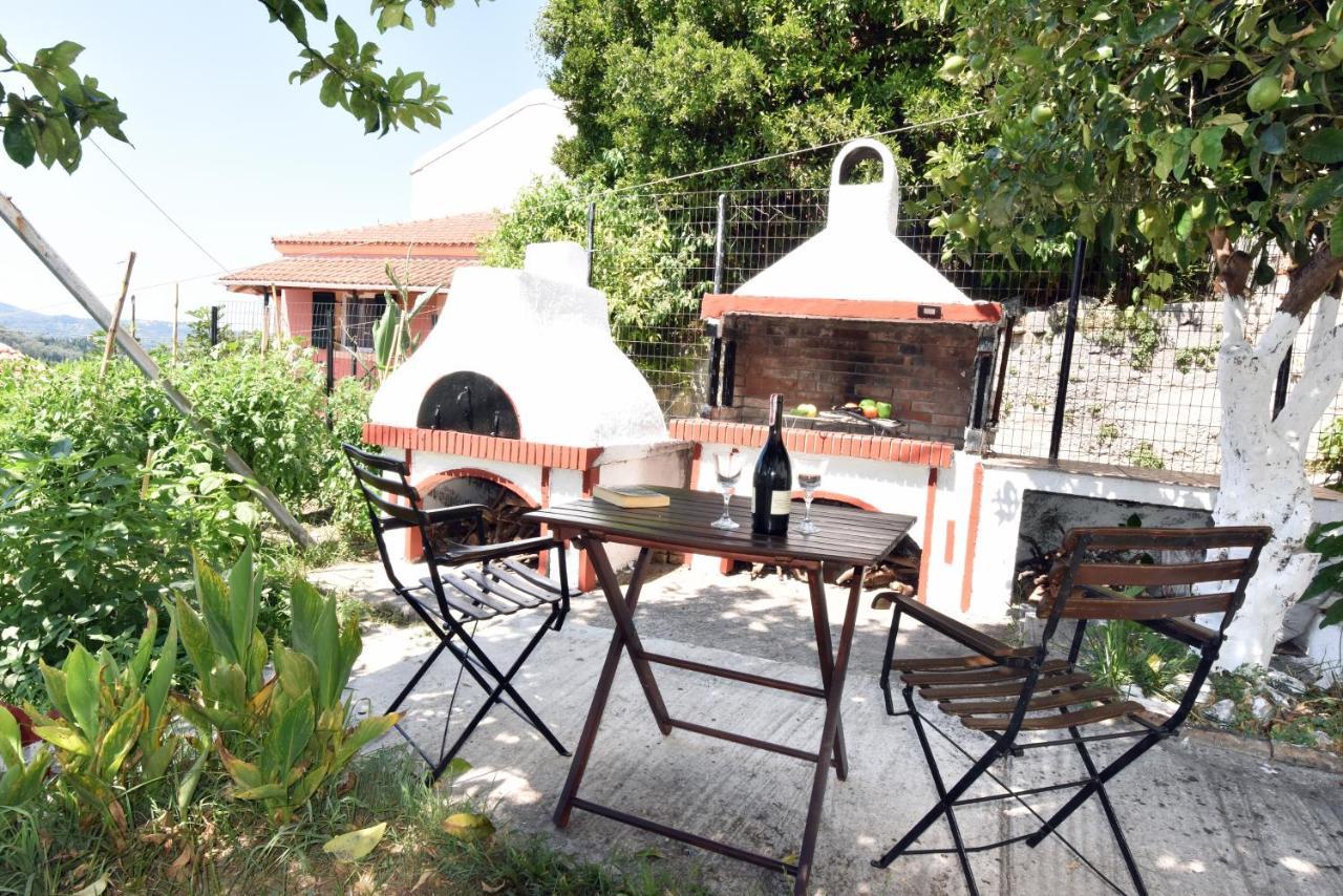 Traditional On The Hillside Of Antiperni Vakantiehuis *