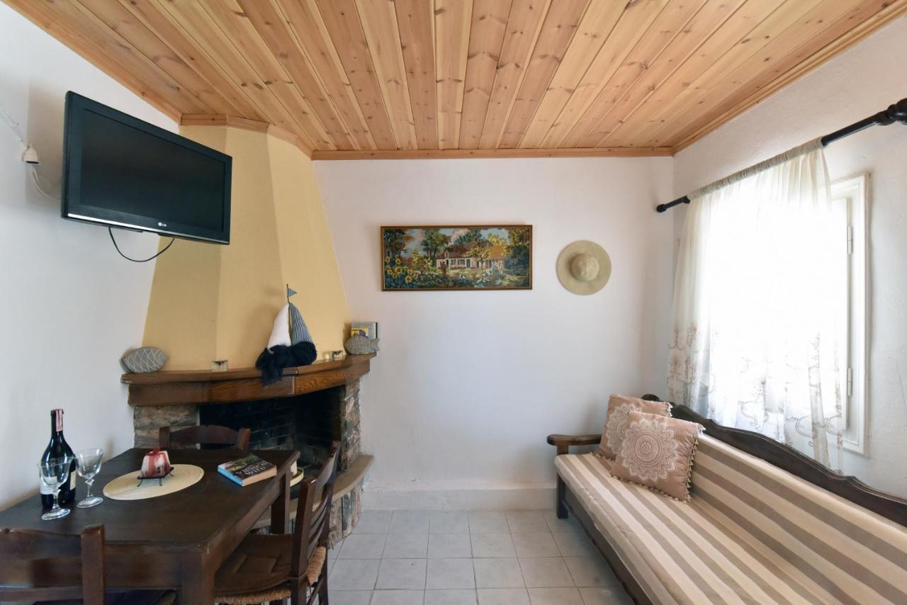 Traditional On The Hillside Of Antiperni Vakantiehuis