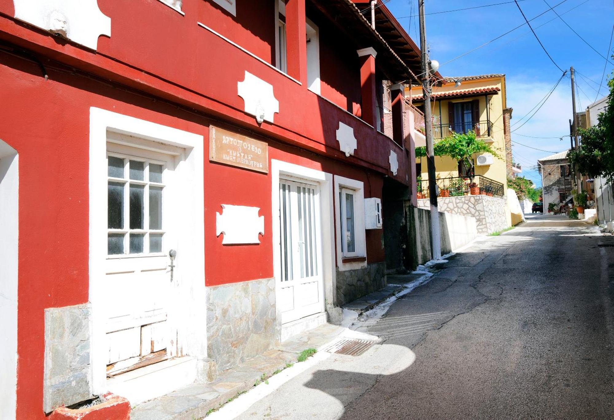 Traditional On The Hillside Of Antiperni Vakantiehuis Antipernoi
